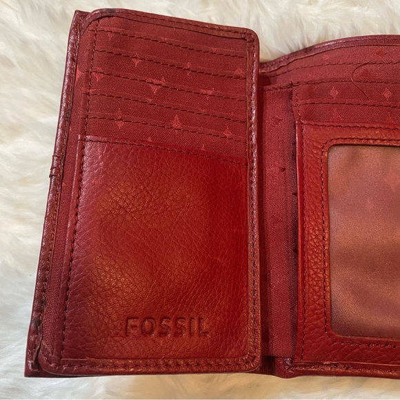 Fossil Red Trifold Wallet - Picture 6 of 9